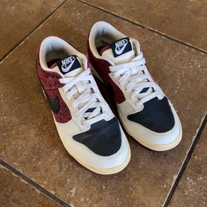 ***RARE*** Nike leather sneakers